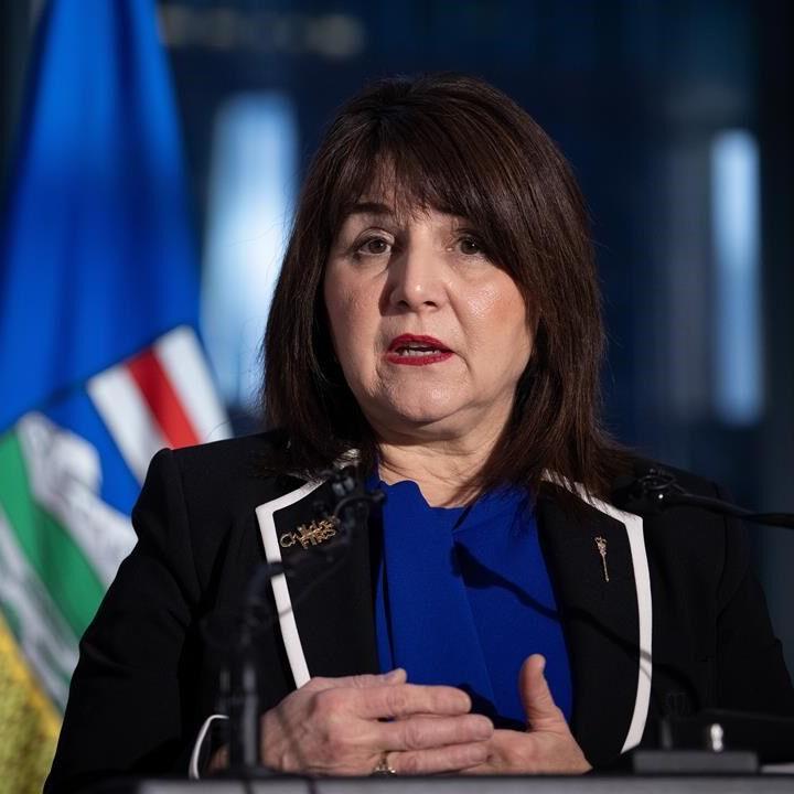 Alberta government closing in on new deal to pay family doctors